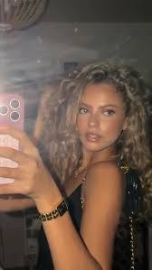 Social Style Selfie 03 on Sexy Audra social model photo gallery
