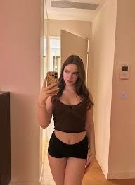 Phone Selfie Feature 11 on Sexy Audra social model photo gallery